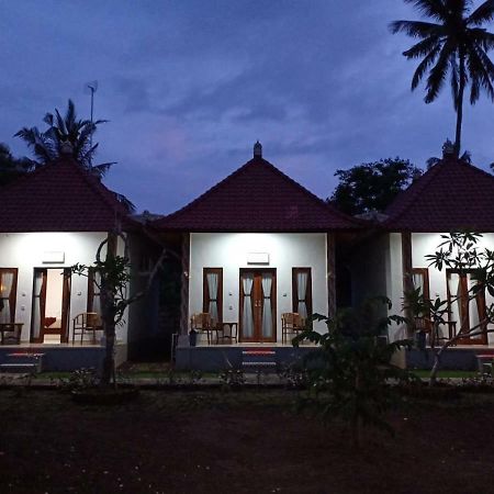 Santhi Guna Bungalow Toyapakeh エクステリア 写真