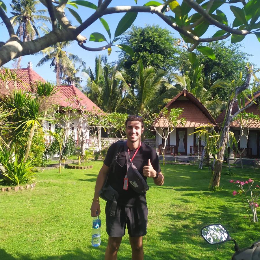 Santhi Guna Bungalow Toyapakeh エクステリア 写真