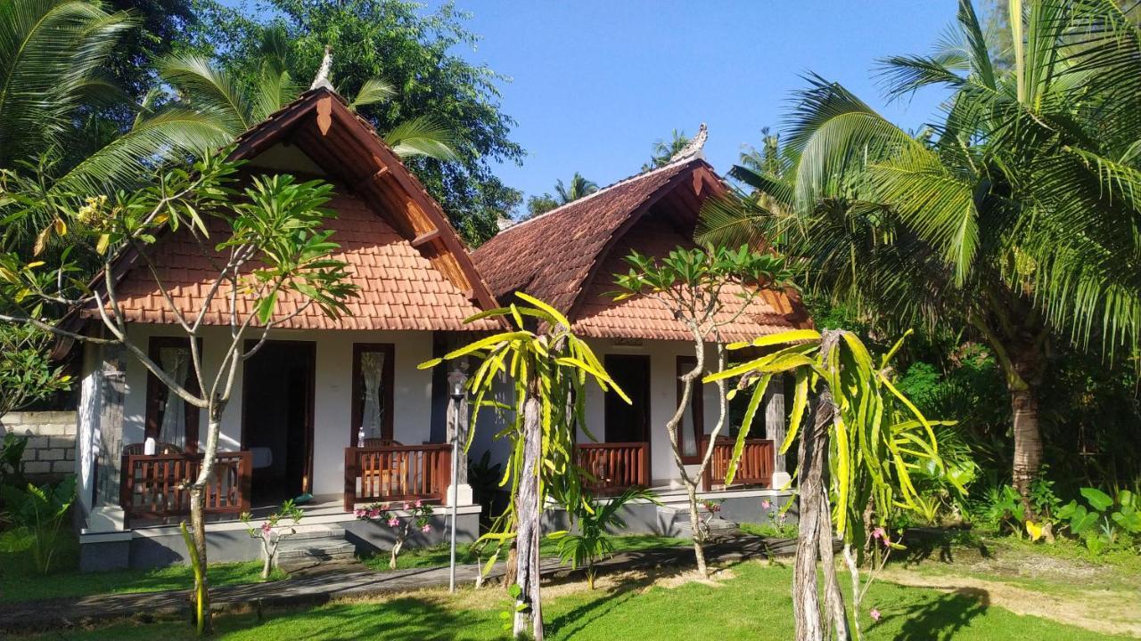 Santhi Guna Bungalow Toyapakeh エクステリア 写真