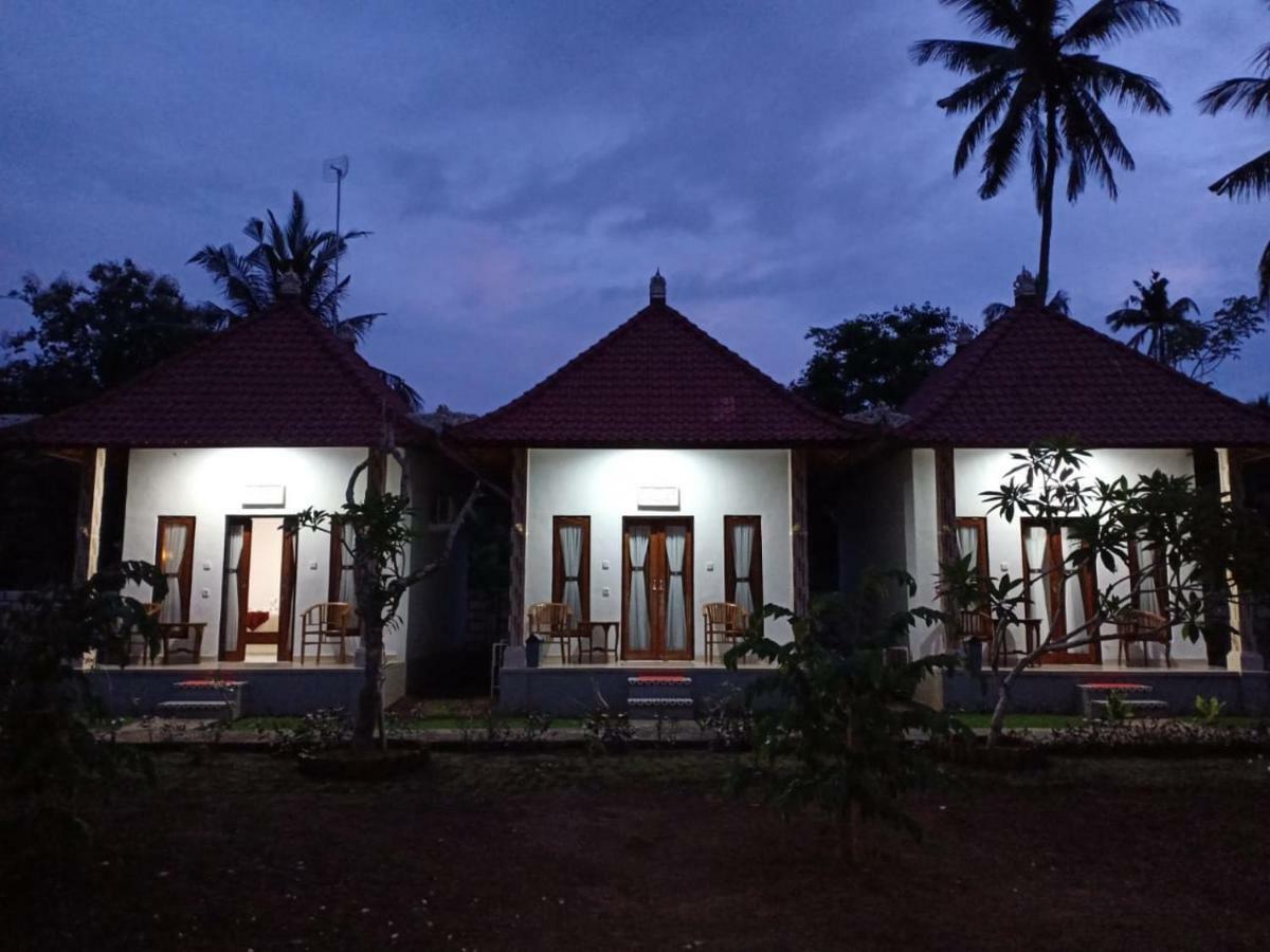 Santhi Guna Bungalow Toyapakeh エクステリア 写真