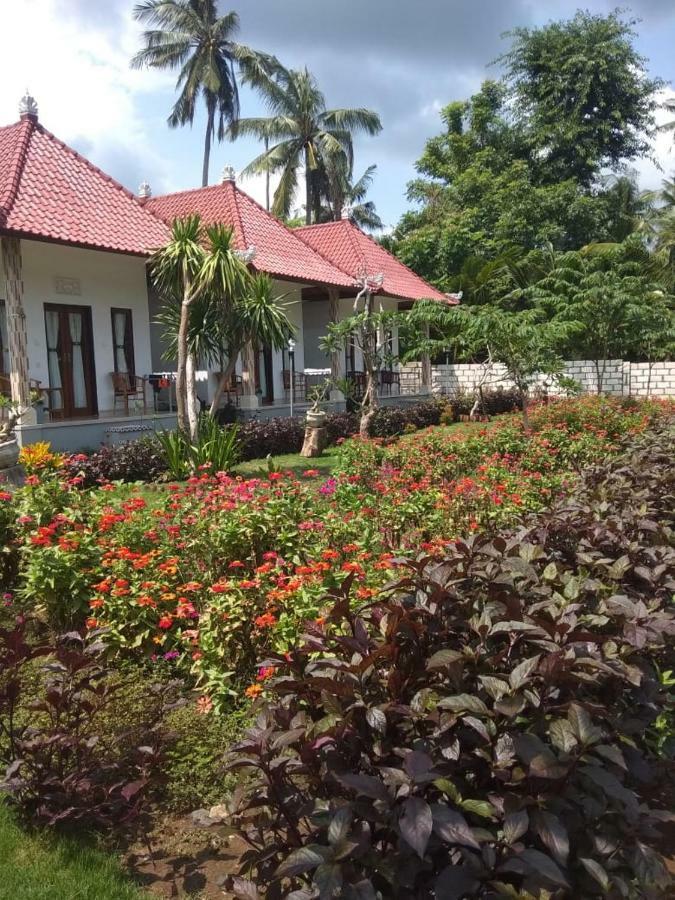 Santhi Guna Bungalow Toyapakeh エクステリア 写真